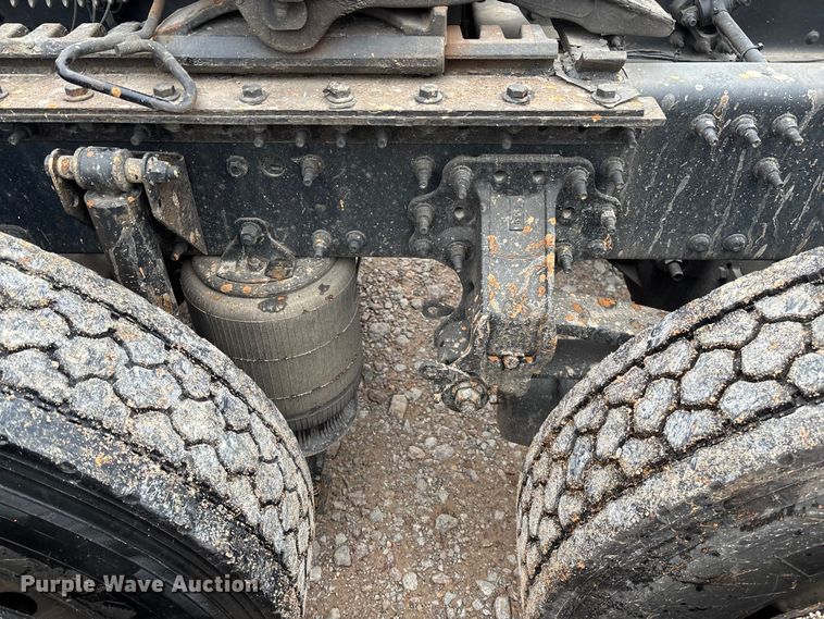 image for item FB3220 2017 Mack CXU613 semi truck