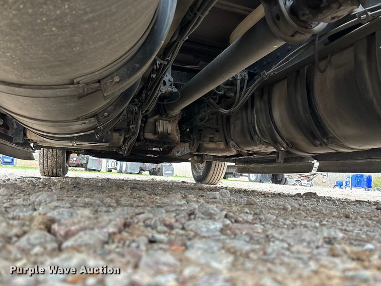 image for item FB3220 2017 Mack CXU613 semi truck