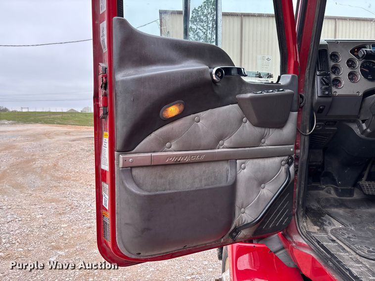 image for item FB3220 2017 Mack CXU613 semi truck