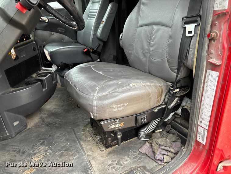 image for item FB3220 2017 Mack CXU613 semi truck