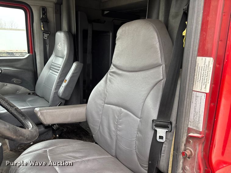 image for item FB3220 2017 Mack CXU613 semi truck