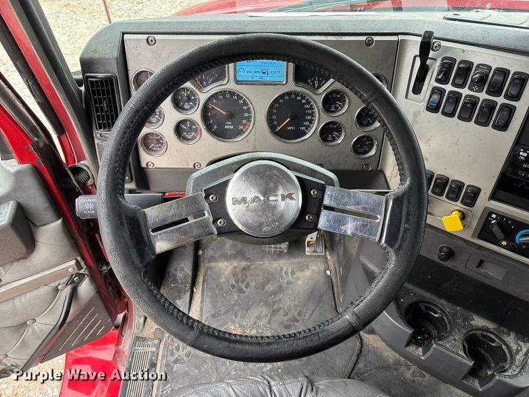 image for item FB3220 2017 Mack CXU613 semi truck