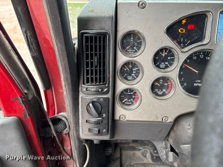 image for item FB3220 2017 Mack CXU613 semi truck