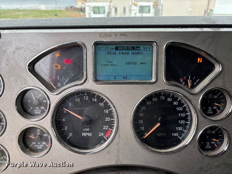 image for item FB3220 2017 Mack CXU613 semi truck