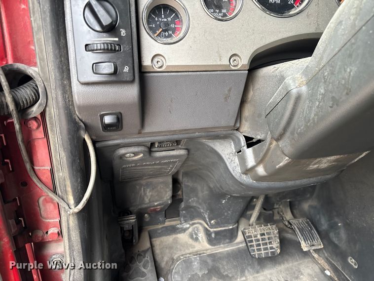 image for item FB3220 2017 Mack CXU613 semi truck