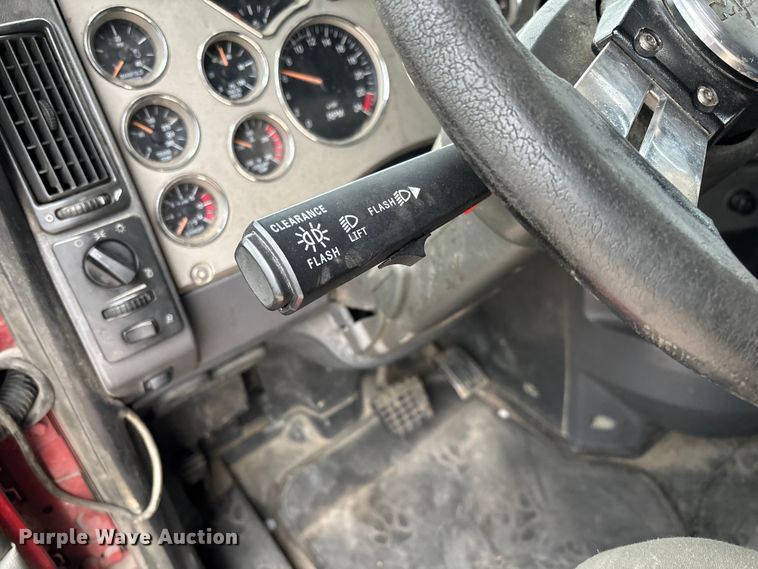 image for item FB3220 2017 Mack CXU613 semi truck