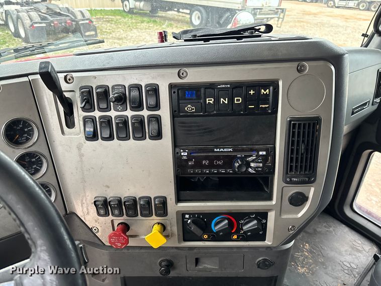 image for item FB3220 2017 Mack CXU613 semi truck