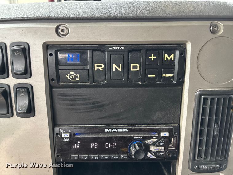 image for item FB3220 2017 Mack CXU613 semi truck