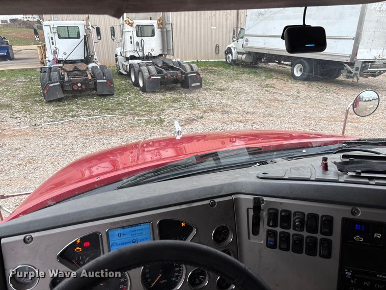 image for item FB3220 2017 Mack CXU613 semi truck