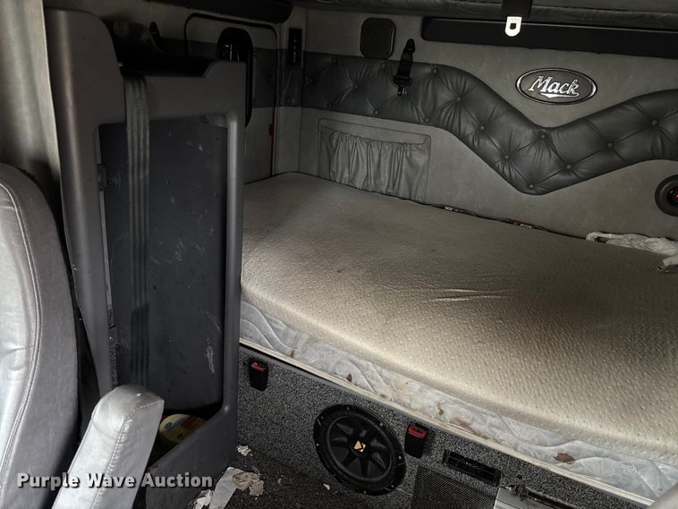 image for item FB3220 2017 Mack CXU613 semi truck