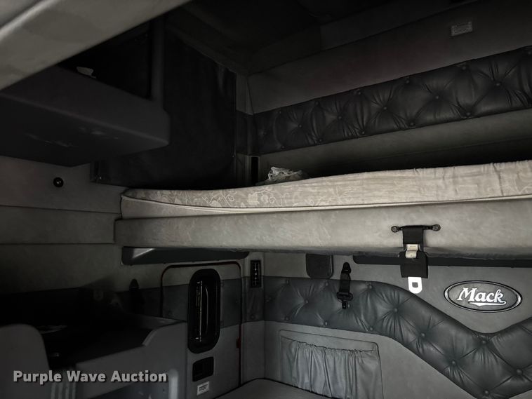 image for item FB3220 2017 Mack CXU613 semi truck