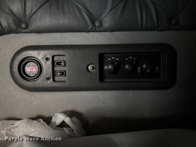 image for item FB3220 2017 Mack CXU613 semi truck