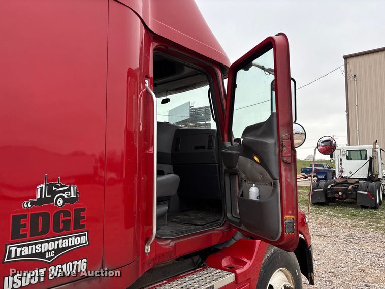 image for item FB3220 2017 Mack CXU613 semi truck