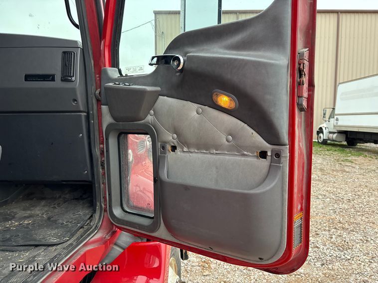 image for item FB3220 2017 Mack CXU613 semi truck