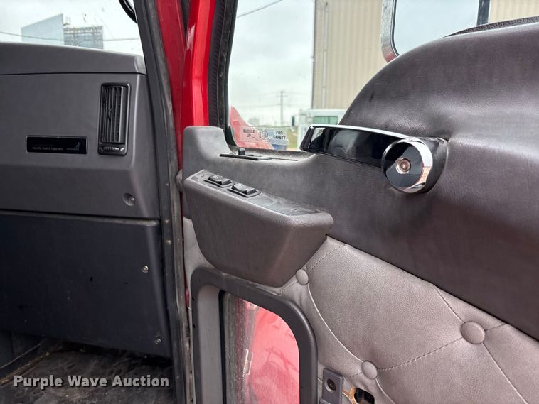 image for item FB3220 2017 Mack CXU613 semi truck