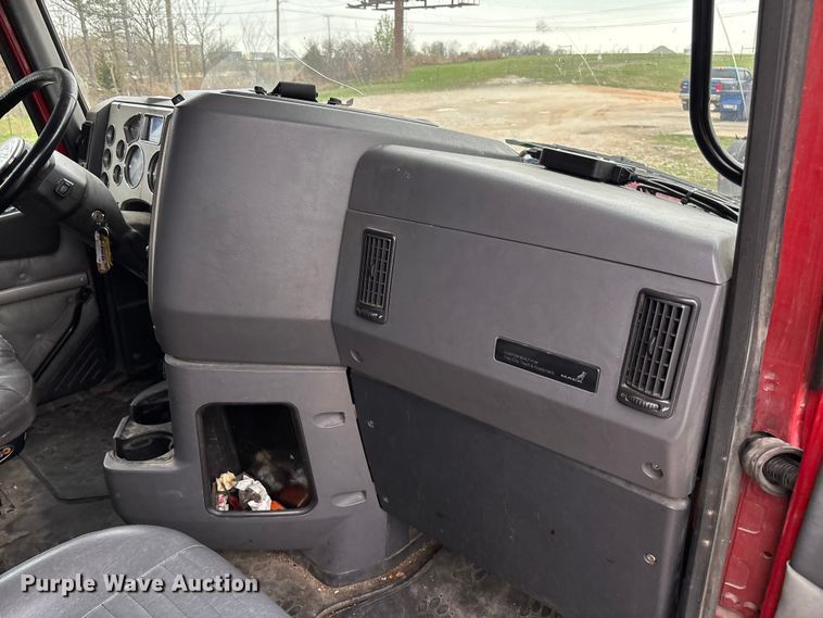 image for item FB3220 2017 Mack CXU613 semi truck