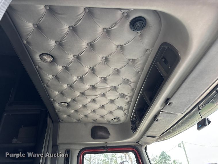 image for item FB3220 2017 Mack CXU613 semi truck