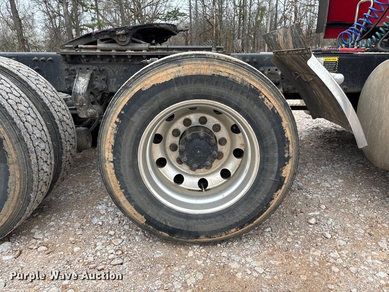 image for item FB3220 2017 Mack CXU613 semi truck