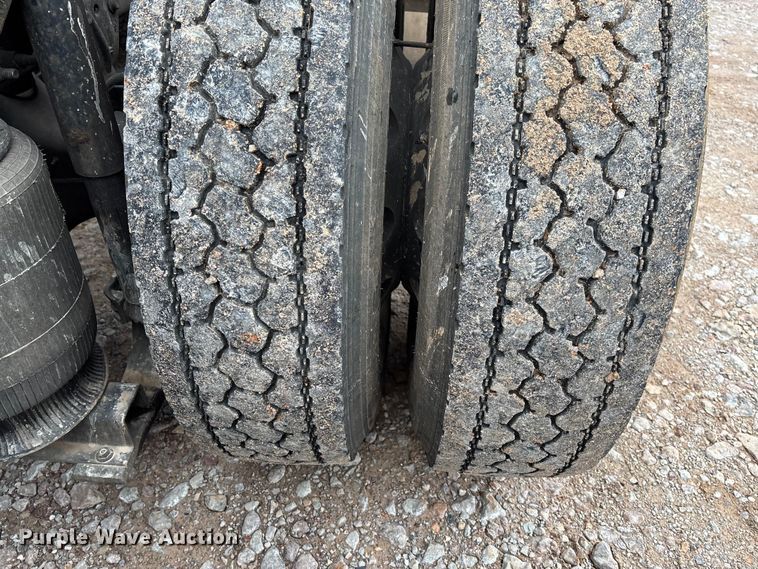 image for item FB3220 2017 Mack CXU613 semi truck