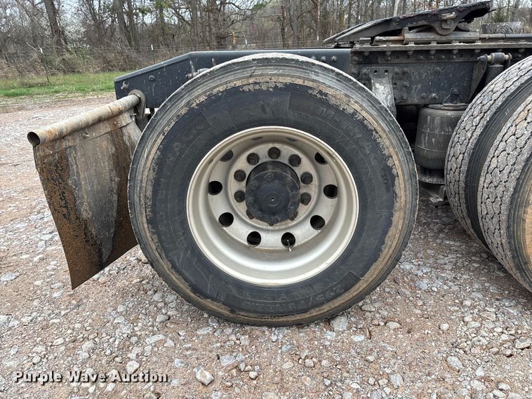 image for item FB3220 2017 Mack CXU613 semi truck