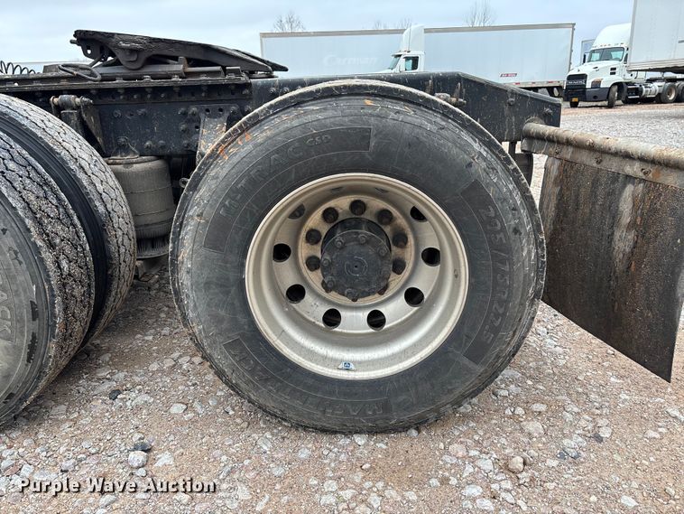 image for item FB3220 2017 Mack CXU613 semi truck