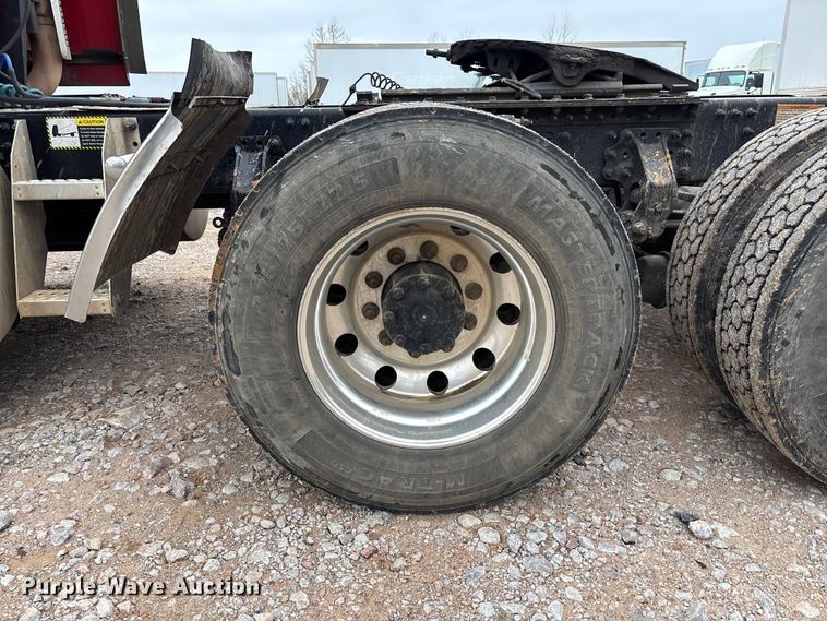 image for item FB3220 2017 Mack CXU613 semi truck