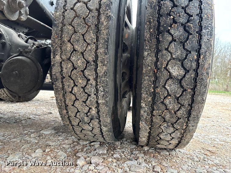 image for item FB3220 2017 Mack CXU613 semi truck