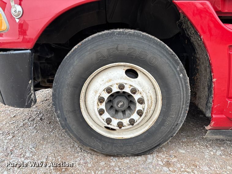 image for item FB3220 2017 Mack CXU613 semi truck