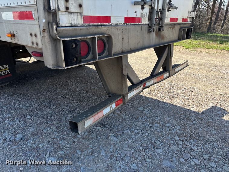 image for item FB3240 2005 Utility VS2DC dry van trailer