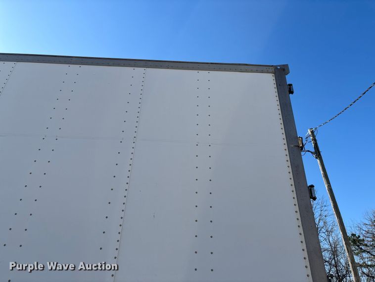 image for item FB3240 2005 Utility VS2DC dry van trailer