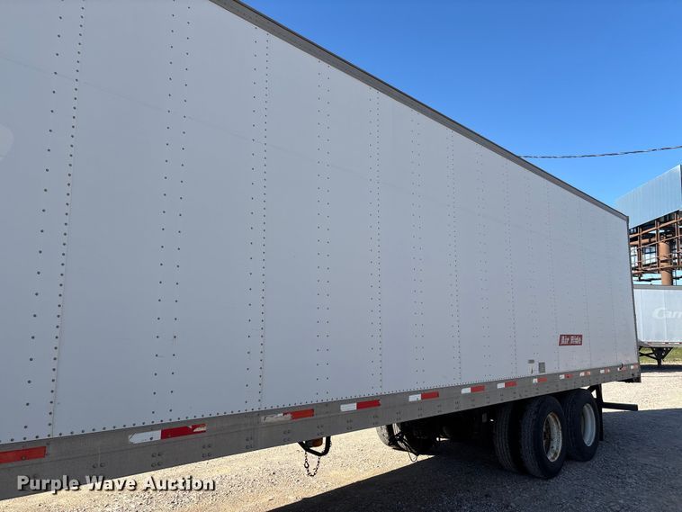 image for item FB3240 2005 Utility VS2DC dry van trailer