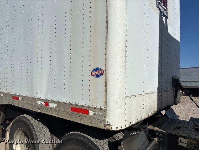 image for item FB3240 2005 Utility VS2DC dry van trailer