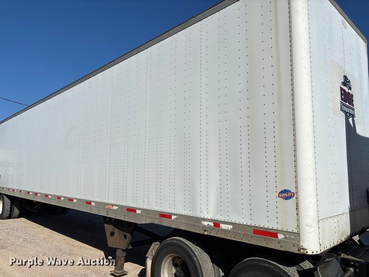 image for item FB3240 2005 Utility VS2DC dry van trailer