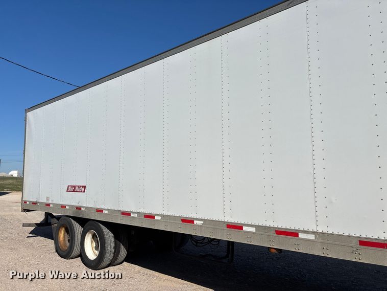 image for item FB3240 2005 Utility VS2DC dry van trailer