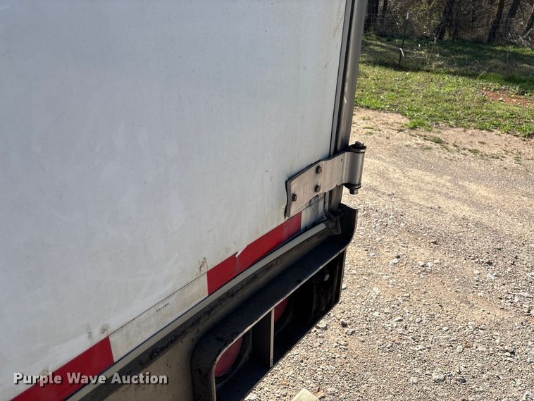 image for item FB3240 2005 Utility VS2DC dry van trailer