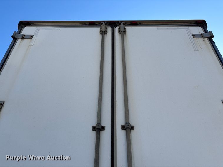 image for item FB3240 2005 Utility VS2DC dry van trailer