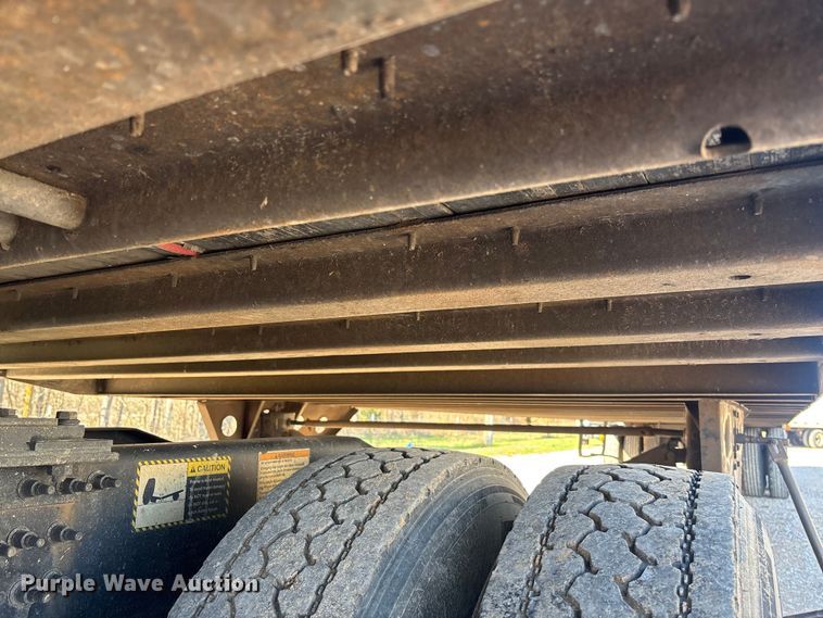 image for item FB3240 2005 Utility VS2DC dry van trailer