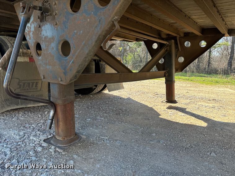 image for item FB3240 2005 Utility VS2DC dry van trailer