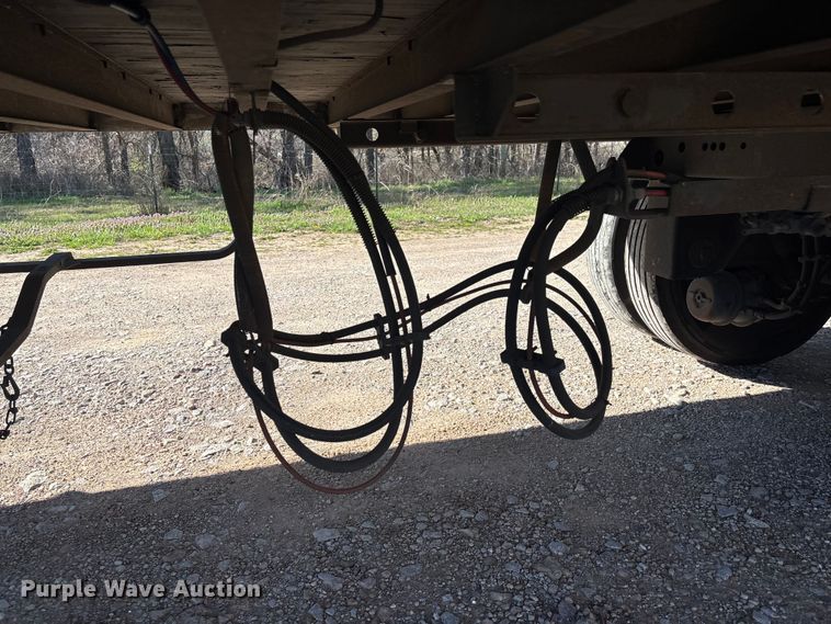 image for item FB3240 2005 Utility VS2DC dry van trailer