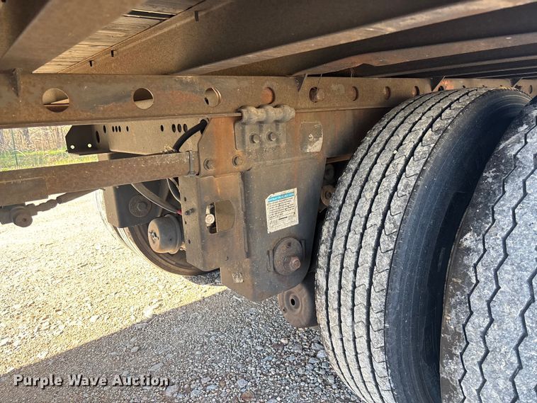 image for item FB3240 2005 Utility VS2DC dry van trailer