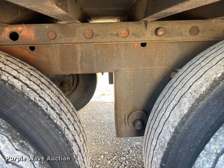 image for item FB3240 2005 Utility VS2DC dry van trailer