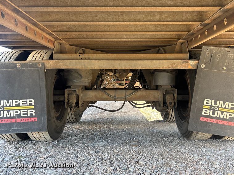 image for item FB3240 2005 Utility VS2DC dry van trailer