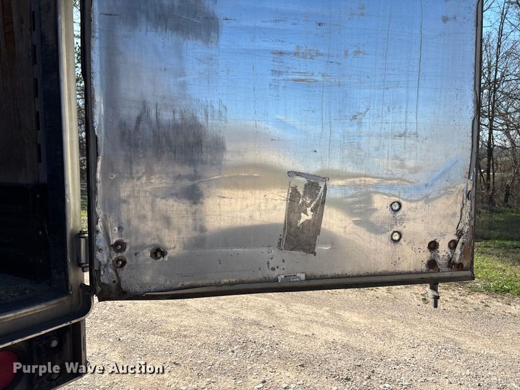 image for item FB3240 2005 Utility VS2DC dry van trailer