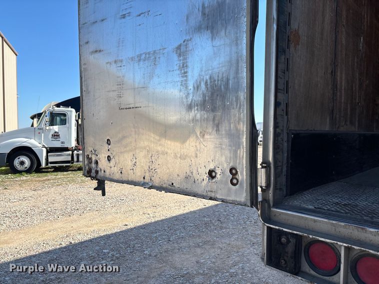 image for item FB3240 2005 Utility VS2DC dry van trailer