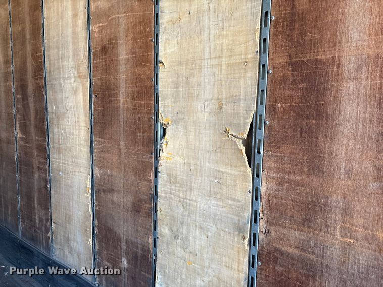 image for item FB3240 2005 Utility VS2DC dry van trailer