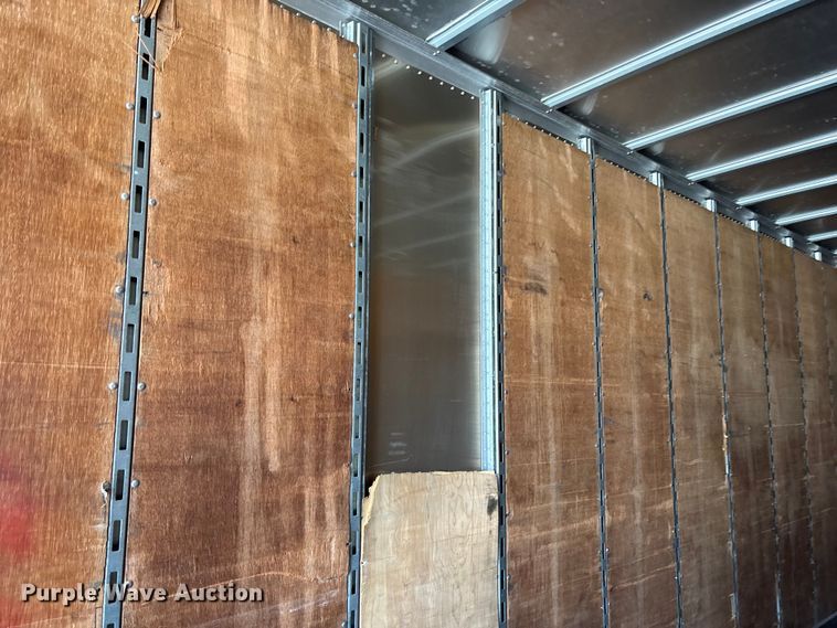 image for item FB3240 2005 Utility VS2DC dry van trailer