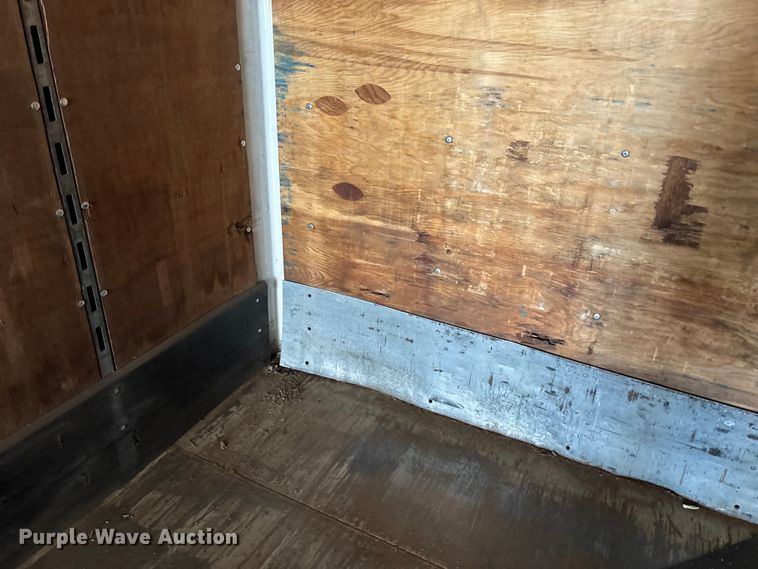 image for item FB3240 2005 Utility VS2DC dry van trailer