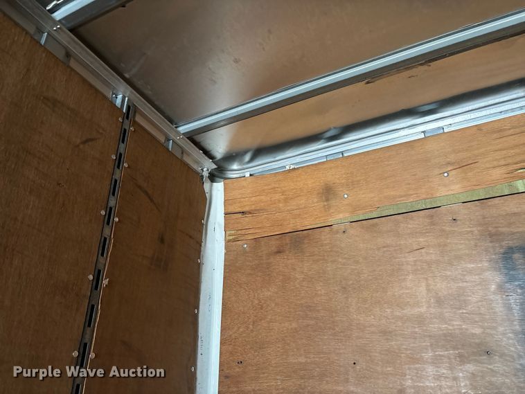 image for item FB3240 2005 Utility VS2DC dry van trailer