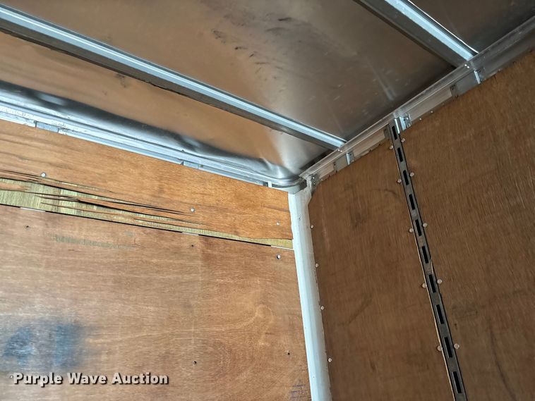 image for item FB3240 2005 Utility VS2DC dry van trailer