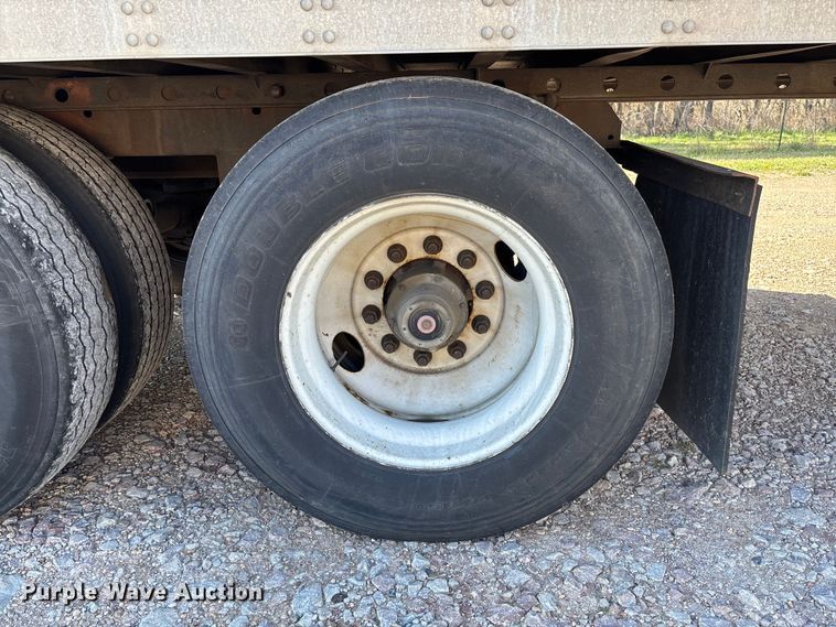 image for item FB3240 2005 Utility VS2DC dry van trailer